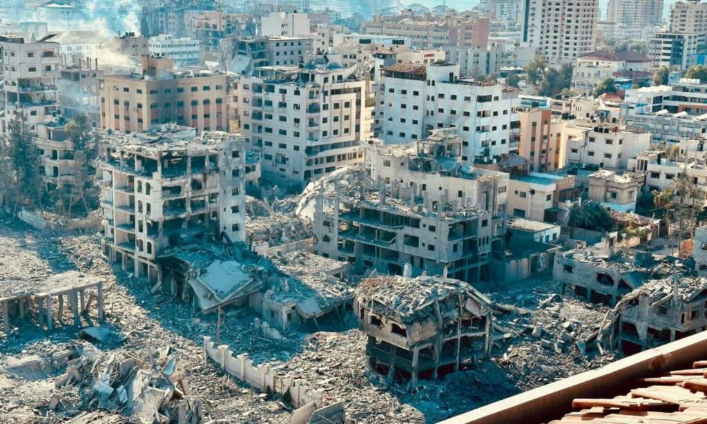 آثار الدمار الذي أحدثه القصف الإسرائيلي على البنى التحتية في قطاع غزة- 12 من تشرين الأول 2023 (غزة الآن)
