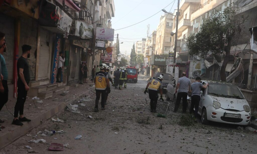 قصف مدفعي وصاروخي لقوات النظام السوري استهدف الأحياء السكنية وسوقًا في مدينة إدلب- 7 من تشرين الأول 2023 (الدفاع المدني السوري)