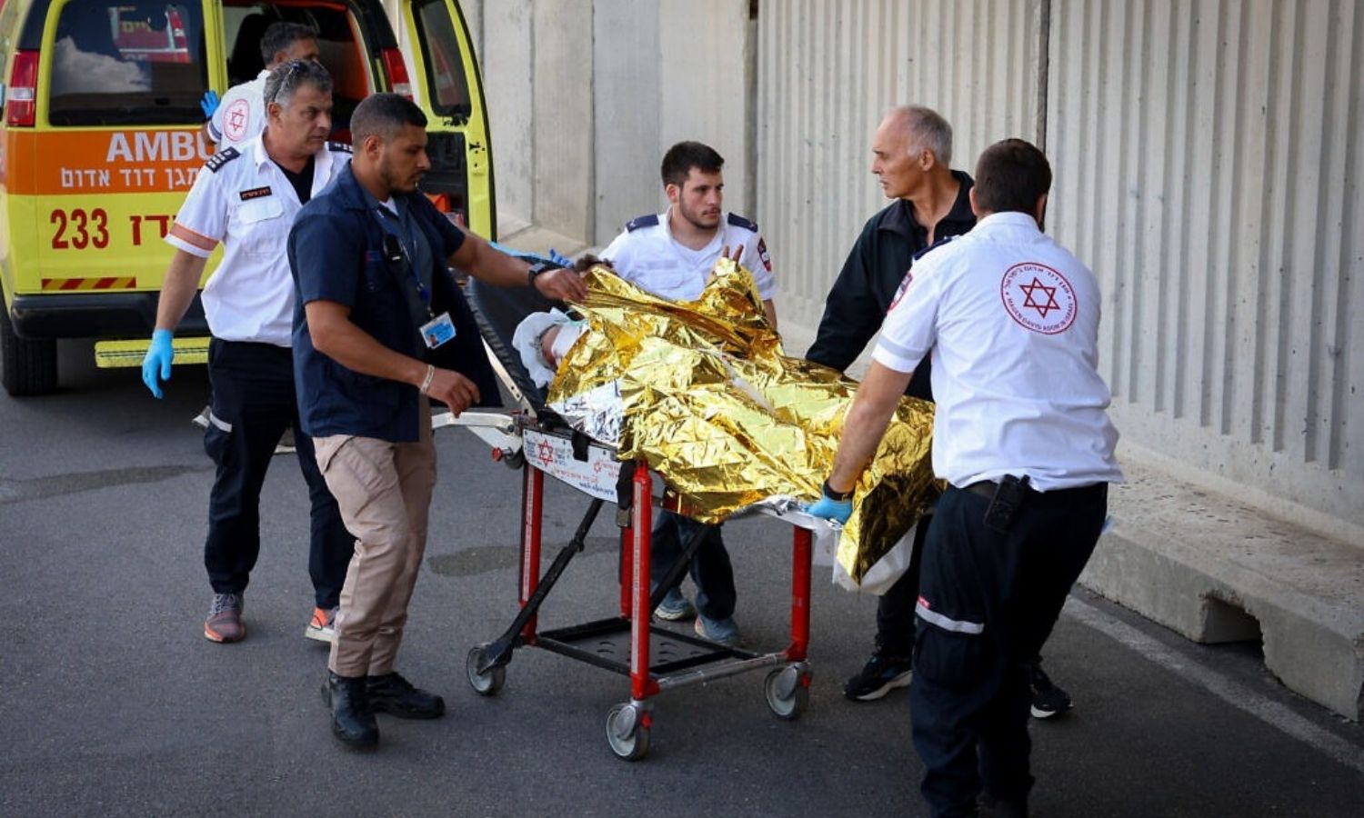 مصاب إسرائيلي نتيجة قصف حزب الله لمواقع داخل فلسطين المحتلة 17 من تشرين الأول 2023 (AFP)