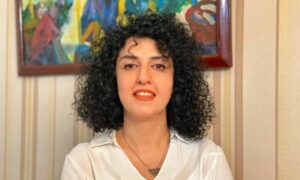 الناشطة الحقوقية الإيرانية ونائبة رئيس مركز "المدافعين عن حقوق الإنسان" نرجس محمدي- (رويترز)