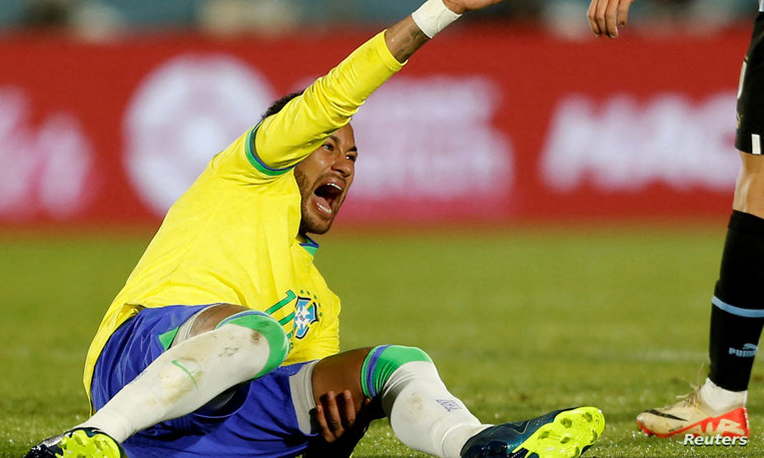 تعرض اللاعب البرازيلي نيمار جونيور إلى قطع في الرباط الصليبي والغضروف بعد مشاركته مع منتخب بلاده ضد الأوروغواي- 18 تشرين الأول 2023 (رويترز)