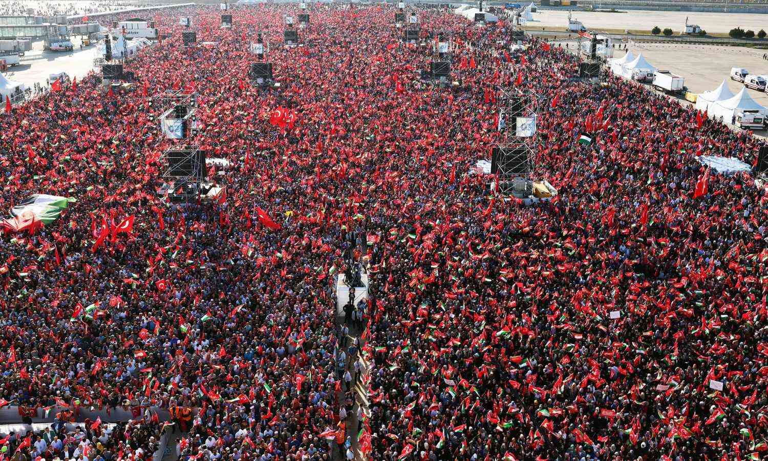 تظاهرة للمواطنين أتراك في اسطنبول بحضور الرئيس التركي تضامنًا مع غزة- 28 من تشرين الأول 2023 (أردوغان/ موقع إكس)