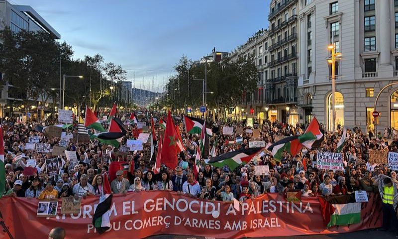 تظاهر الآلاف ببرشلونة ضد الحرب على غزة- 21 تشرين الأول 2023 (catalan news)