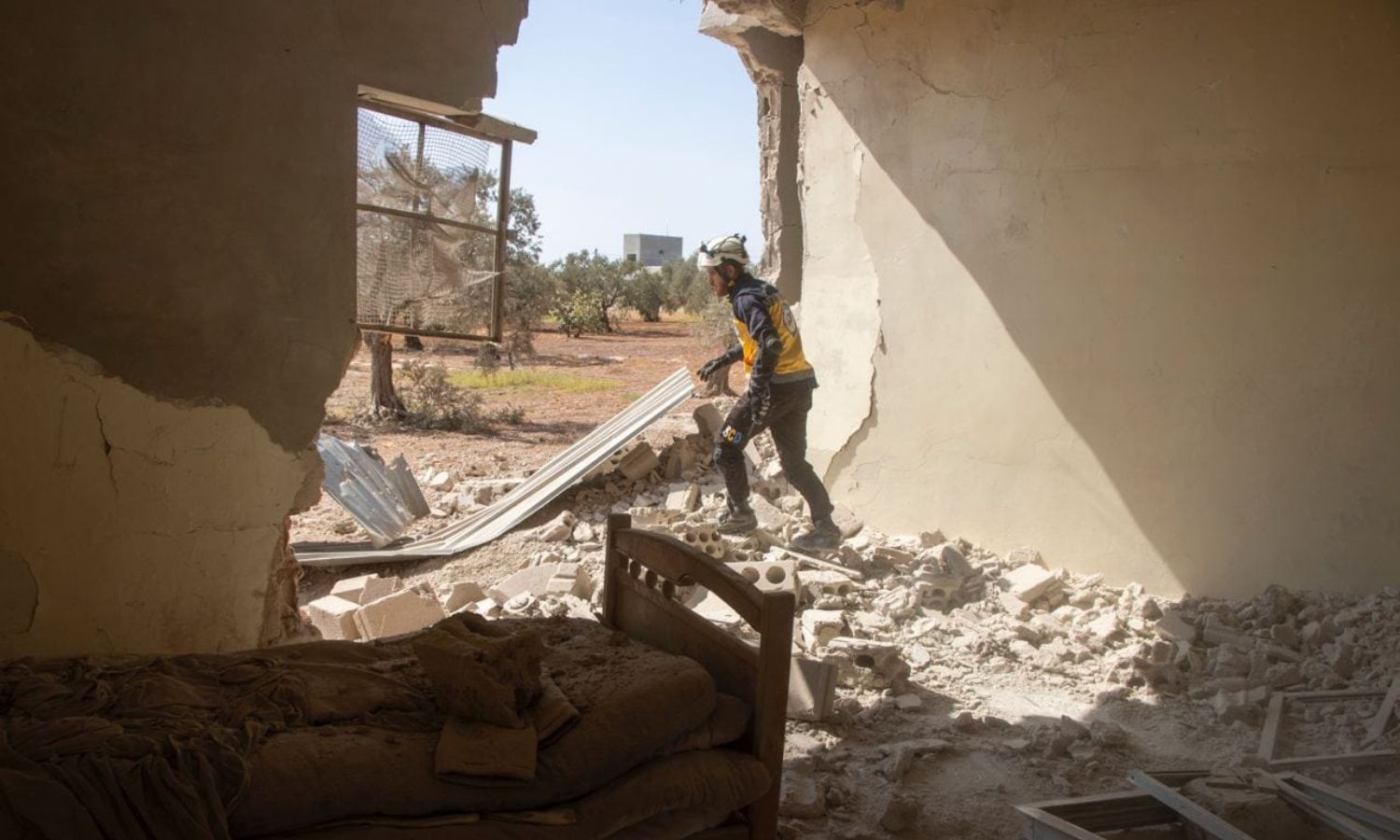 قوات النظام السوري تستهدف الأحياء السكنية في سرمين والنيرب بريف إدلب الشرقي- 5 من تشرين الأول 2023 (الدفاع المدني السوري)