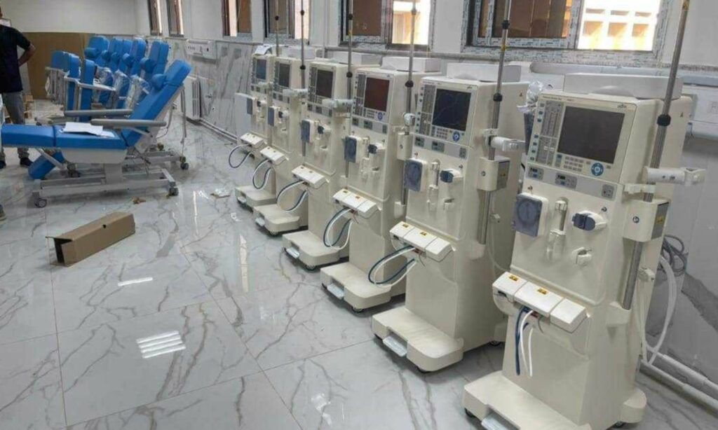 أجهزة غسيل كلية مجهزة بالأسّرة في مستشفى "القامشلي" شمال شرقي سوريا- 24 من أيلول 2023 (المكتب الصحفي في محافظة الحسكة)