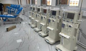 أجهزة غسيل كلية مجهزة بالأسّرة في مستشفى 