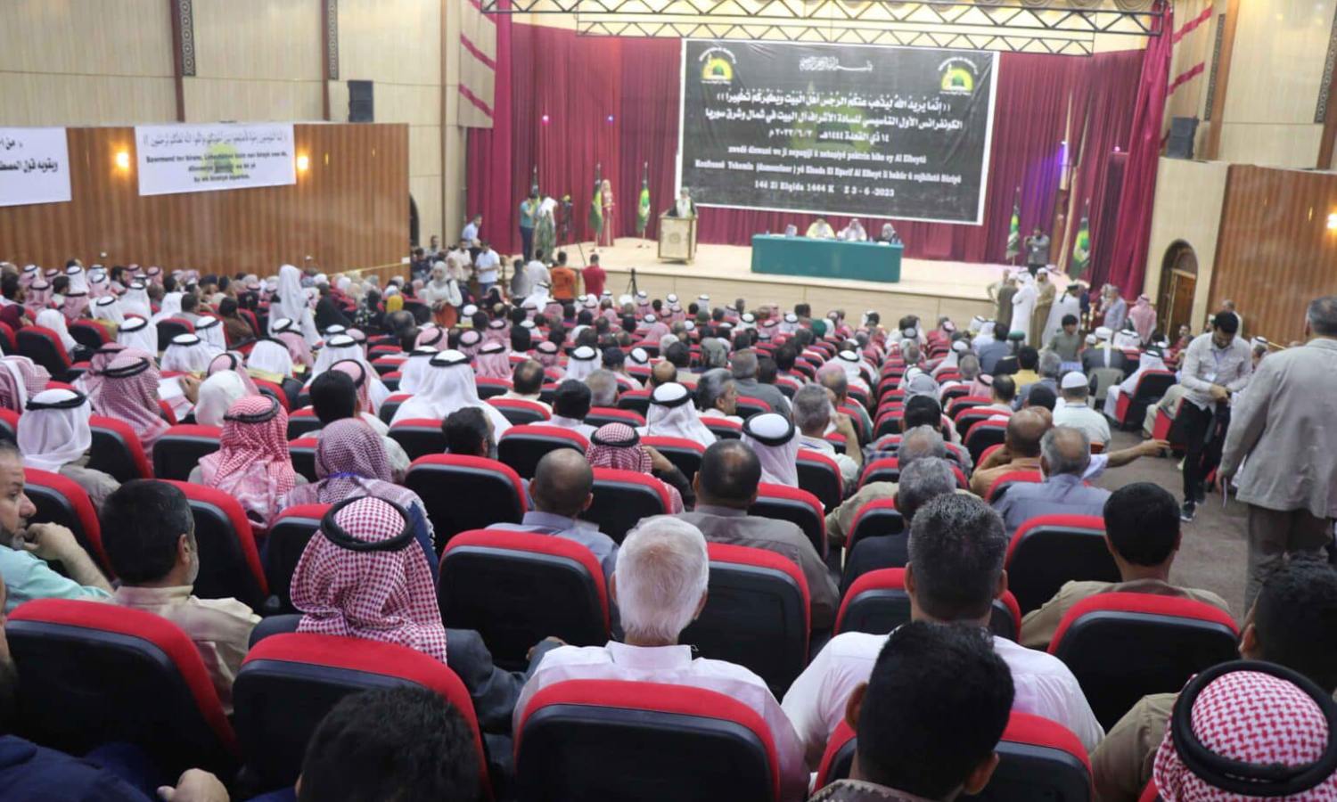 من جلسة لمؤتمر الإسلام الديمقراطي خلال الاجتماع التأسيسي الأول لـرابطة السادة الأشراف آل البيت في شمال شرقي سوريا- 3 من حزيران 2023 (الإدارة الذاتية)