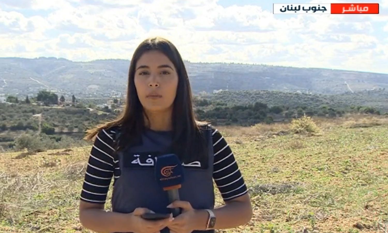 مراسلة قناة "الميادين" فرح عمر في ظهورها الإعلامي الأخير قبل مقتلها بقصف إسرائيلي في الجنوب اللبناني- 21 من تشرين الثاني 2023 (الميادين/ لقطة شاشة)