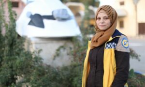 المتطوعة ضمن "الدفاع المدني السوري" أمينة البش- 2023 (العربي الجديد)