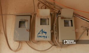 عداد لساعات اشتراك بالكهرباء في مدينة اعزاز بريف حلب الشمالي - 23 من تشرين الثاني 2023 (عنب بلدي/ ديان جنباز)
