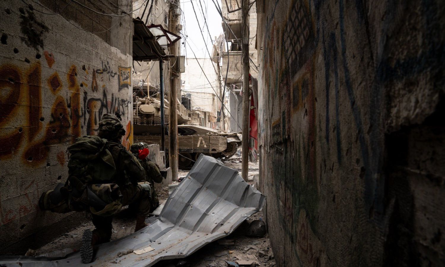جنود إسرائيليون يخوضون عمليات قتالية شمال قطاع غزة- 23 من تشرين الثاني 2023 (المتحدث باسم الجيش الإسرائيلي/ إكس)