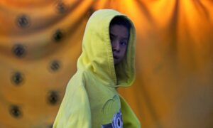 طفل مهاجر يطلب اللجوء في الولايات المتحدة في 19 شباط 2021 (رويترز)