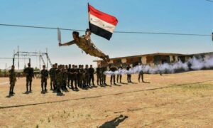 جنود في قوات النظام السوري في أثناء التدريب (وزارة الدفاع السورية/ فيس بوك)