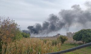 تصاعد الدخان إثر قصف إسرائيلي بالقرب من بلدة السيدة زينب بمحافظة ريف دمشق- 22 من تشرين الثاني 2023 (أثر برس/ فيس بوك)