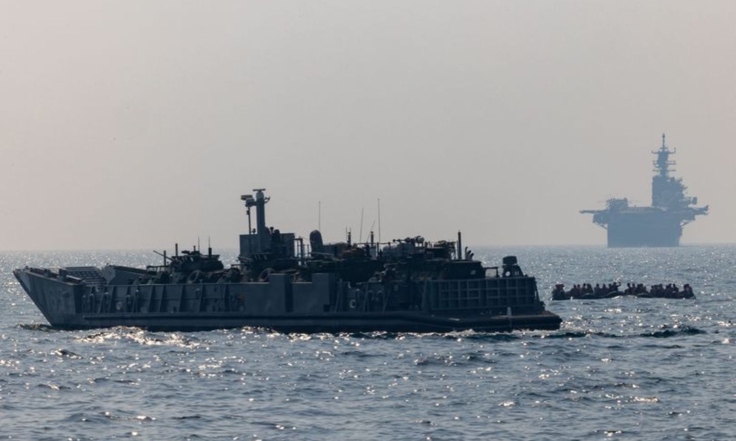 قوات من وحدة المشاة البحرية رقم 26 وقوات العمليات الخاصة التابعة للبحرية الأمريكية تجري تدريبات بالقوارب الصغيرة في منطقة الأسطول الخامس بالقرب من السواحل البحرينية- 6 من تشرين الأول 2023 (سينتكوم)