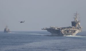 مجموعة هجومية لحاملة الطائرات الأمريكية أيزنهاور خلال عبور مضيق هرمز نحو مياه الخليج العربي لدعم مهام القيادة المركزية الأمريكية- 26 من تشرين الثاني 2023 (سينتكوم)