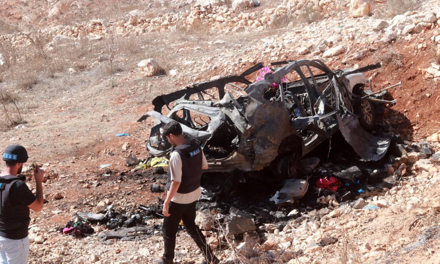 آثار استهداف طيران إسرائيلي لسيارة مدنية أدى لمقتل أربعة أشخاص 6 من تشرين الثاني 2023 (النهار)