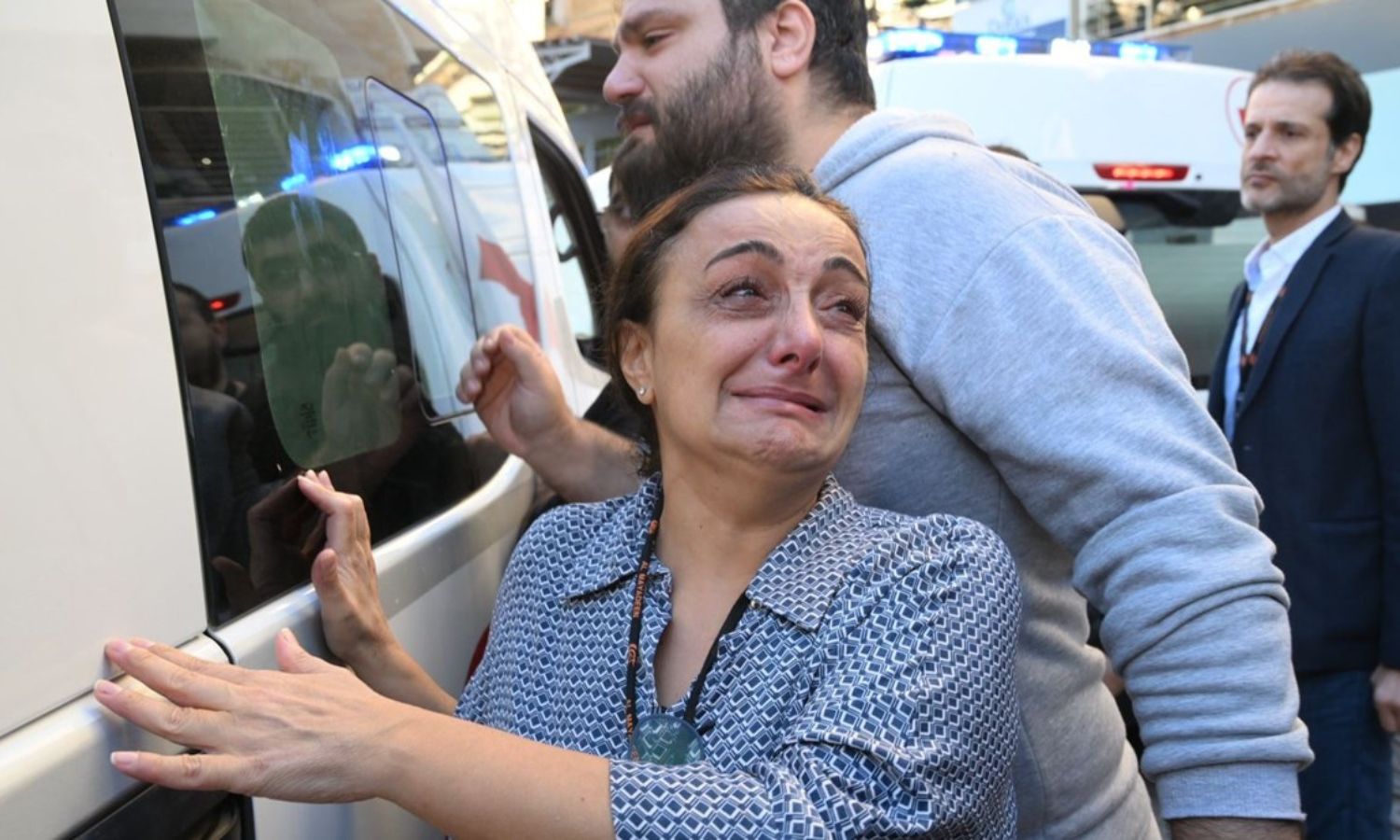سيدة لبنانية تبكي بعد مقتل أحد أفراد عائلتها في قصف إسرائيلي طال جنوبي لبنان في 21 من تشرين الثاني 2023 (النهار)