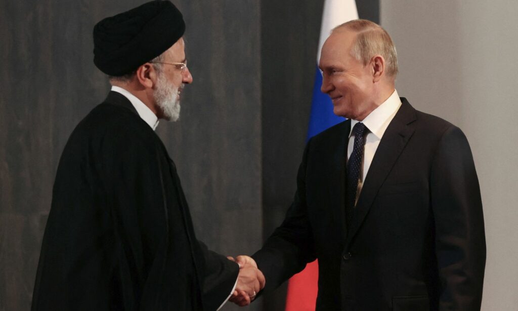 الرئيس الروسي فلاديمير بوتين والرئيس الإيراني إبراهيم رئيسي- (رويترز)