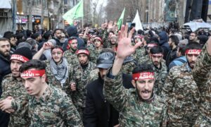 أفراد ميليشيات إيرانية في سوريا 2021 (AFP)
