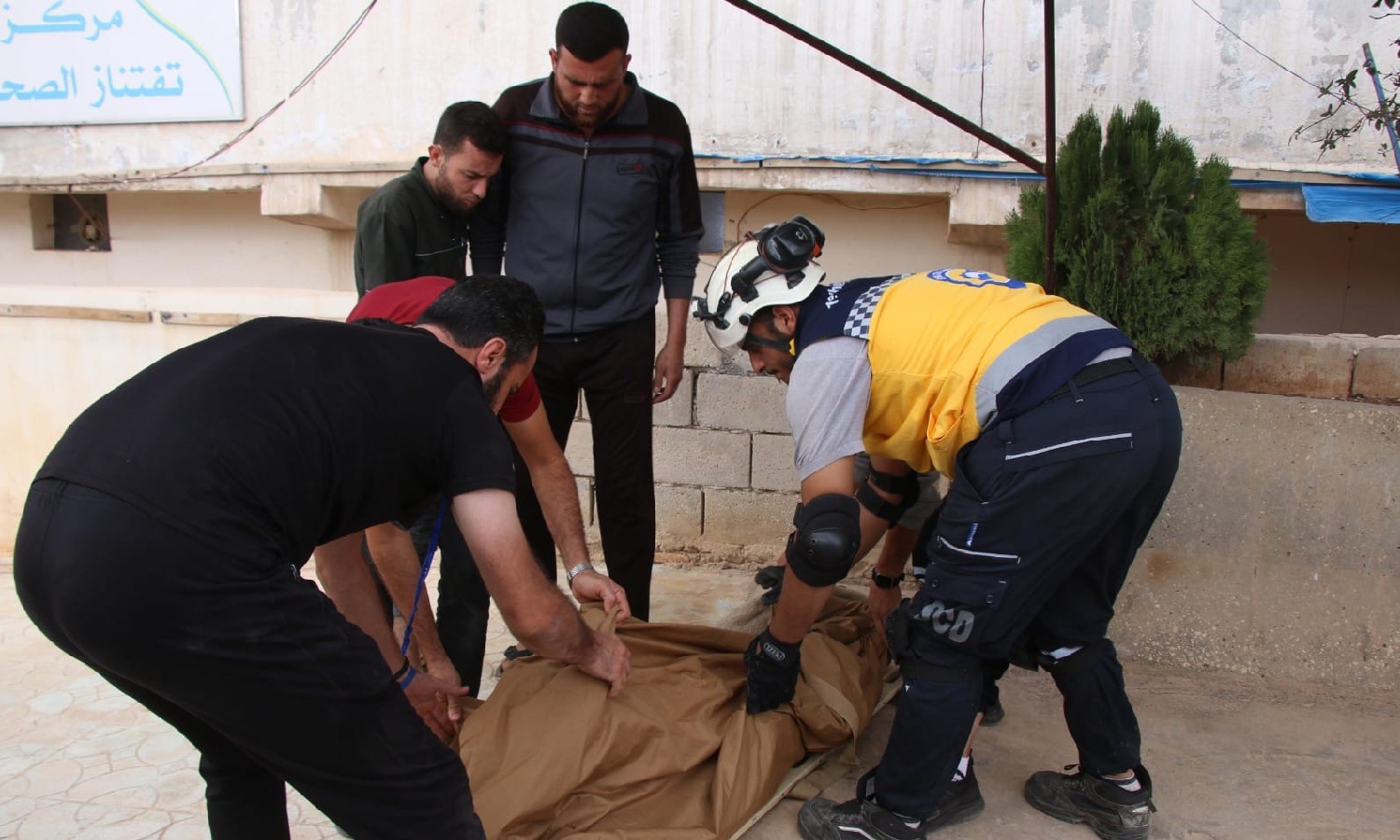 مقتل مدني بقصف لقوات النظام السوري على بلدة تفتناز شرقي إدلب - 7 من تشرين الثاني 2023 (الدفاع المدني السوري)