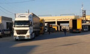 شاحنة مساعدات من الأمم المتحدة لمتضرري الزلزال في الشمال السوري تدخل عبر معبر 