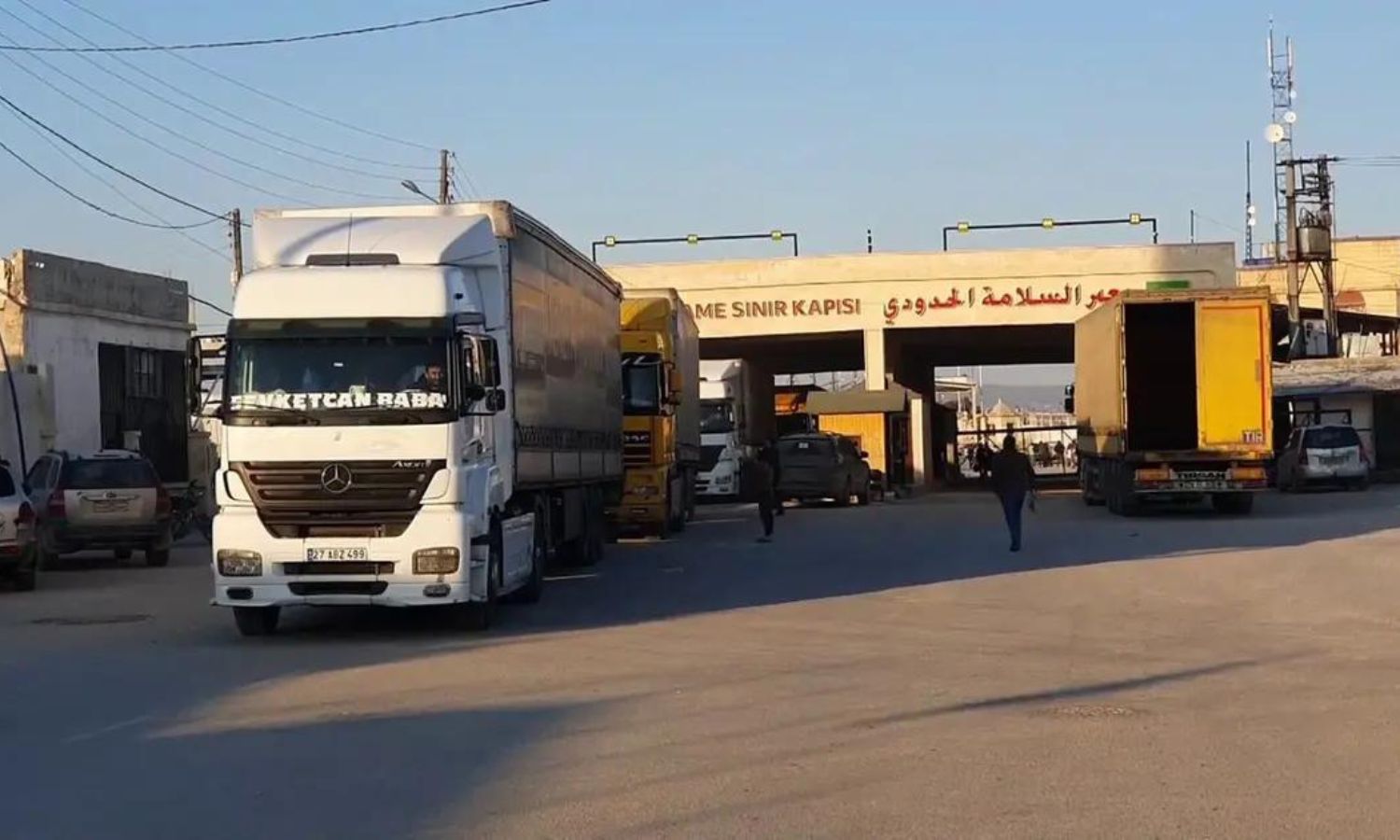 شاحنة مساعدات من الأمم المتحدة لمتضرري الزلزال في الشمال السوري تدخل عبر معبر "باب السلامة"- 14 من آذار 2023 (الحكومة السورية المؤقتة/ فيس بوك)