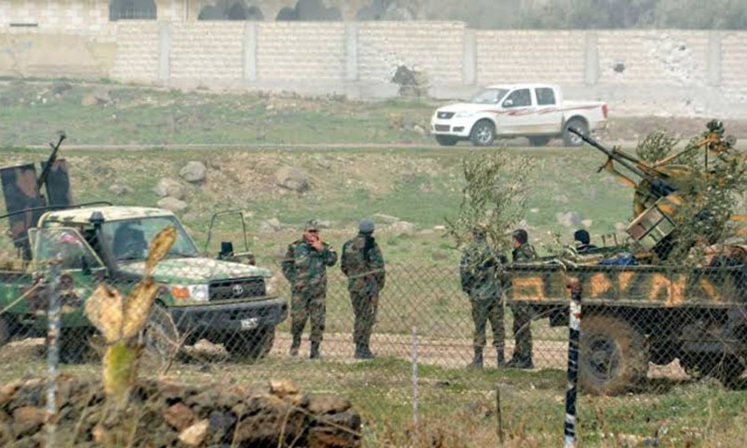 عناصر من قوات النظام أثناء معارك السيطرة على درعا - تموز 2018 (رويترز)