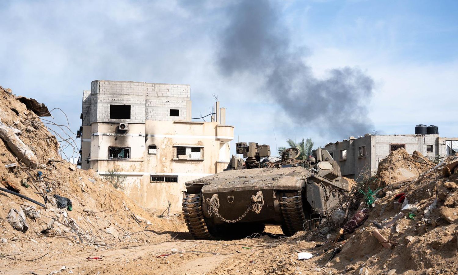 دبابة إسرائيلية خلال العمليات العسكرية البرية في قطاع غزة- 25 من كانون الأول 2023 (الجيش الإسرائيلي/ إكس)