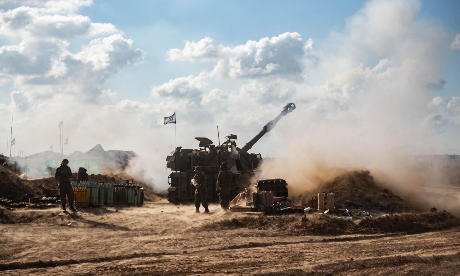 عناصر من الجيش الإسرائيلي تقصف غزة- 5 من كانون الأول 2023 (الجيش الإسرائيلي/ إكس)
