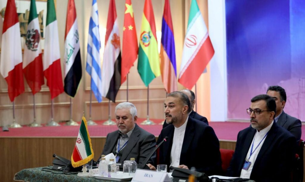 وزير الخارجية الإيراني يلقي كلمة في منتدى الحضارات العريقة الذي ترأسه إيران- 23 من كانون الأول 2023 (الخارجية الإيرانية/ إكس)