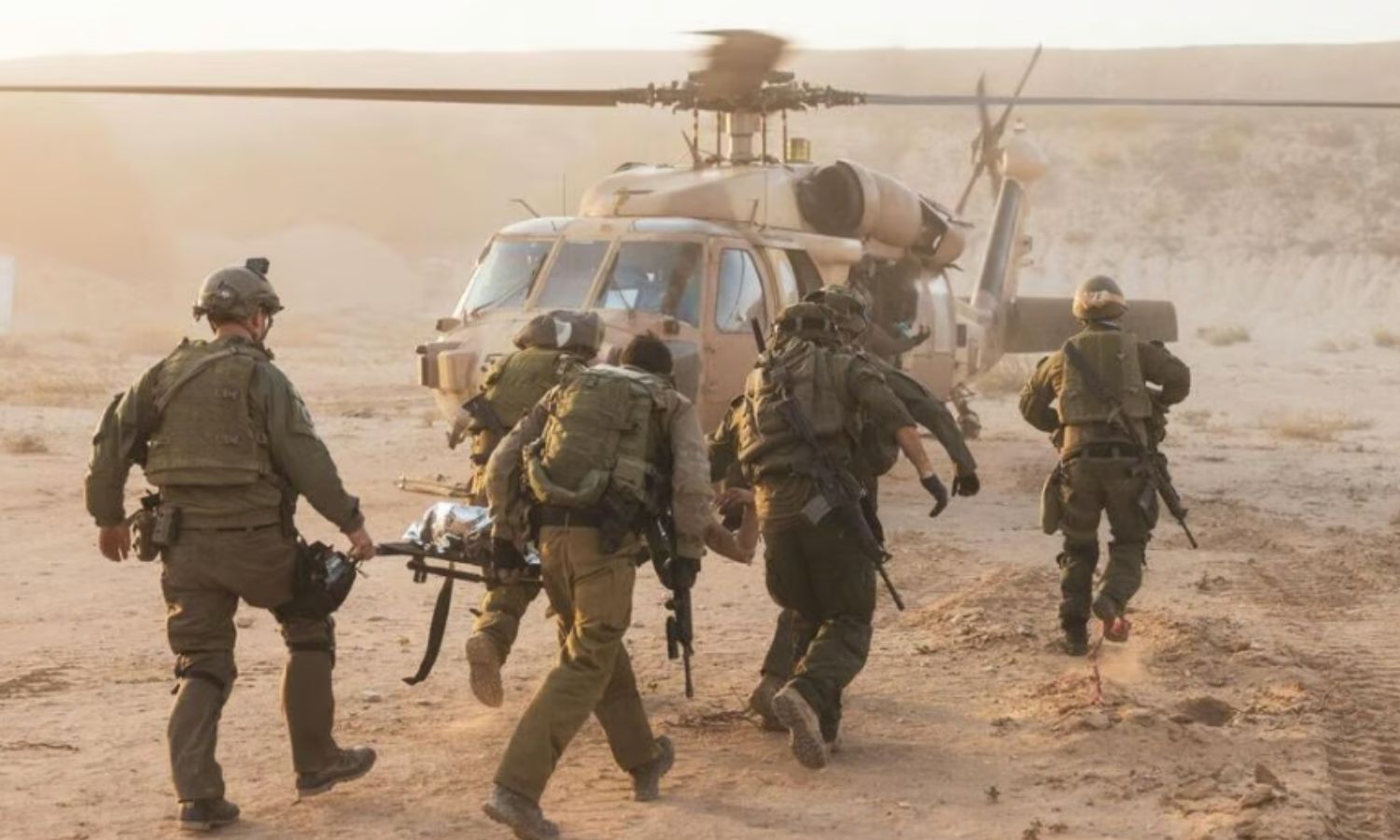 إخلاء جرحى للجيش الإسرائيلي بواسطة مروحيات الإنقاذ (المتحدث باسم الجيش الإسرائيلي)