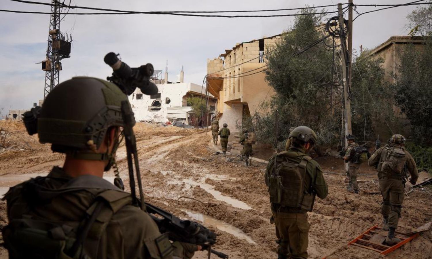 المعارك متواصلة منذ ثلاثة أسابيع في خان يونس بقطاع غزة- 24 من كانون الأول 2023 (الجيش الإسرائيلي/ إكس)