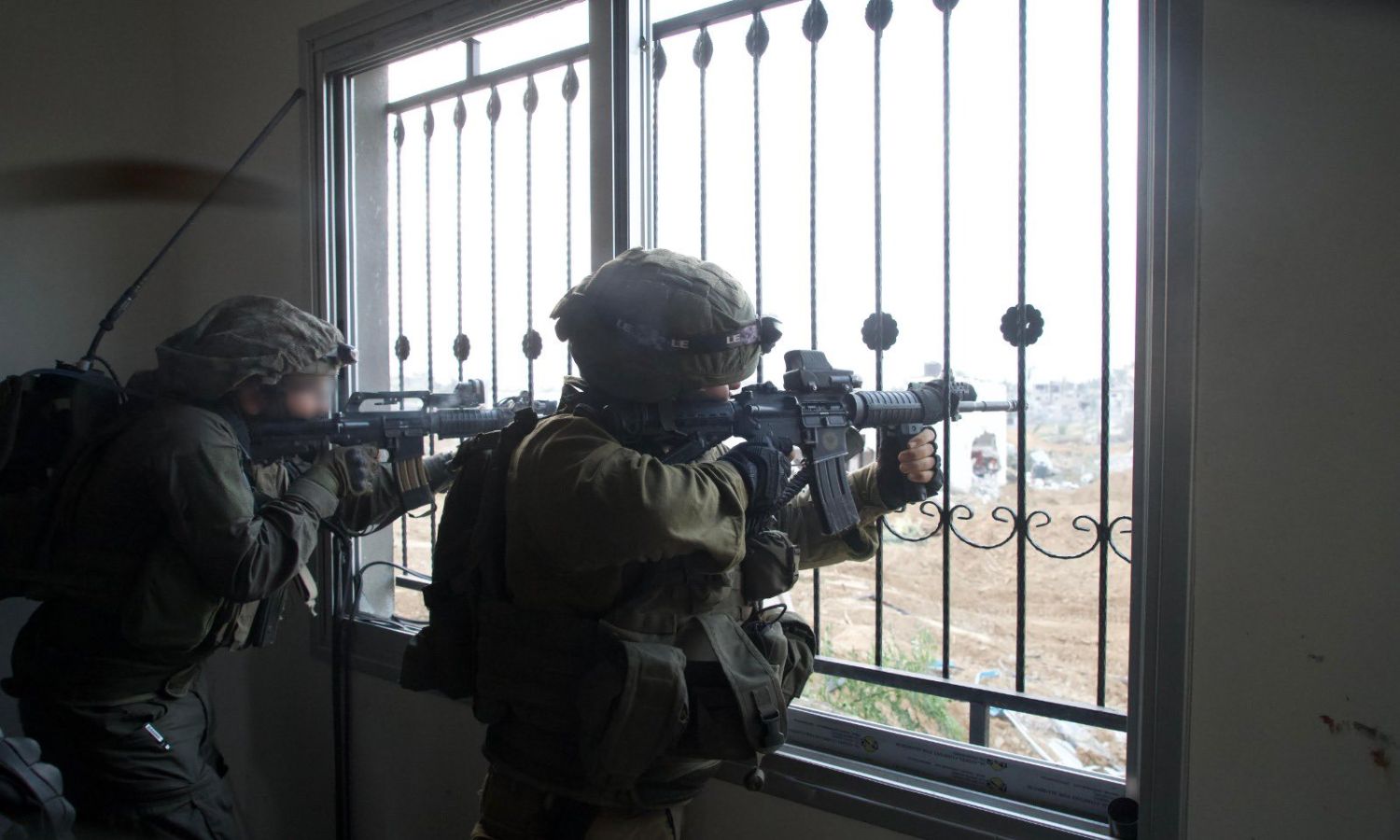 جنديان إسرائيليان يشاركان في الحرب على غزة في يومها الـ83- 28 من كانون الأول 2023 (الجيش الإسرائيلي/ تويتر)