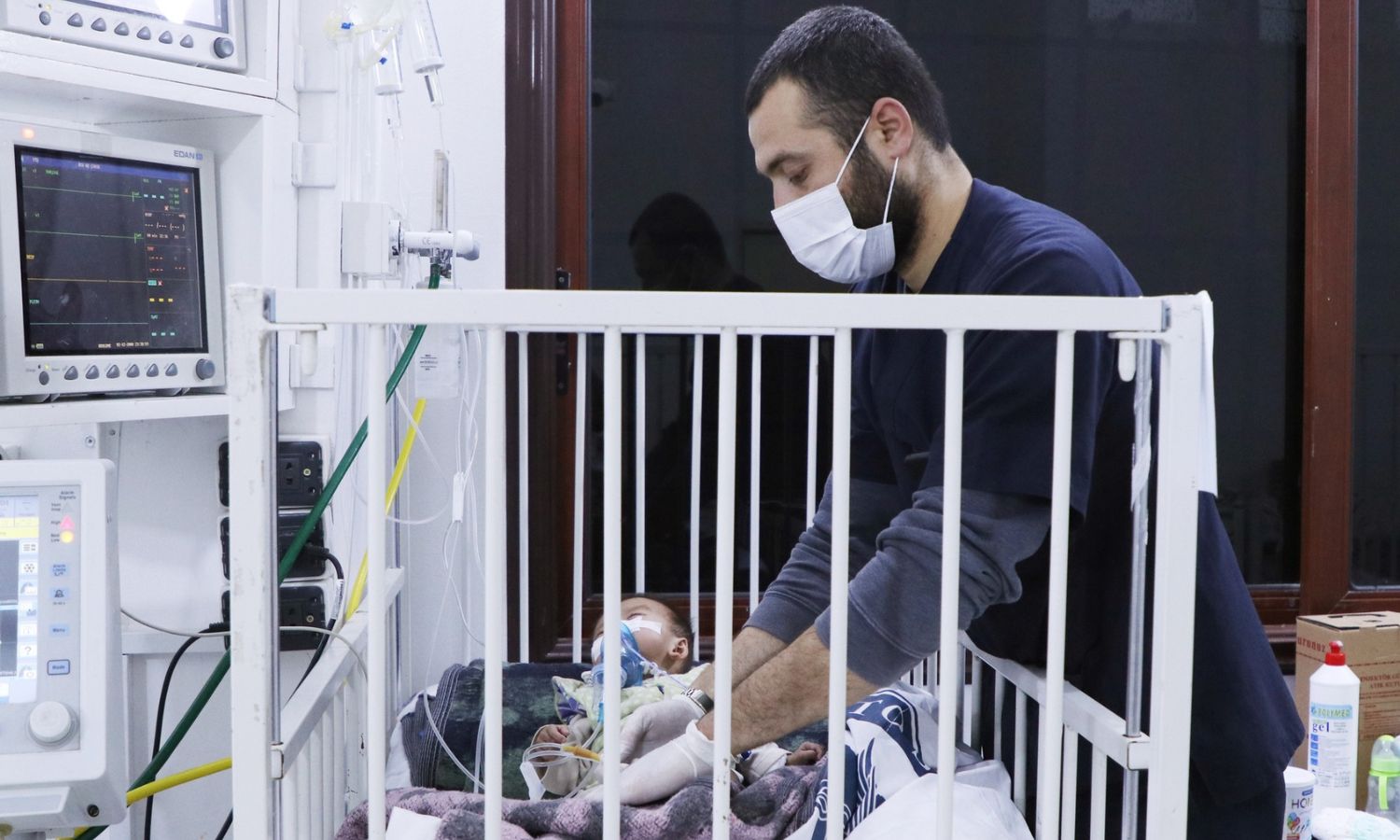 تزداد الإصابات بالأمراض التنفسية مع بداية فصل الشتاء في إدلب – 5 من شباط 2022 (سامز)
