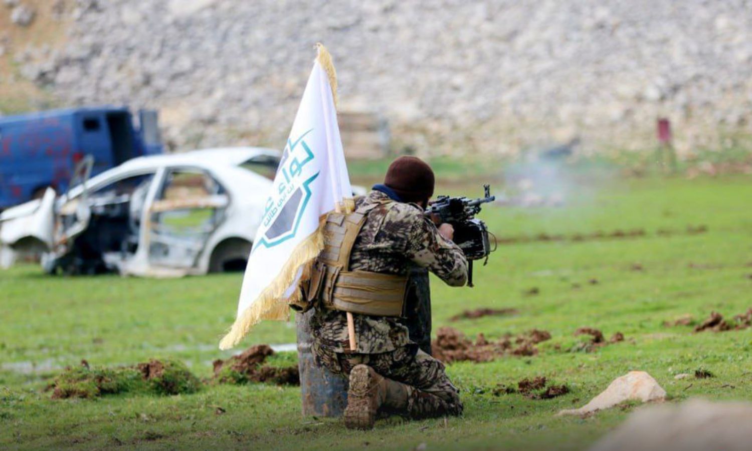 مقاتل في "هيئة تحرير الشام" خلال تدريبات عسكرية شمالي سوريا – 31 من كانون الثاني 2023 (أمجاد)