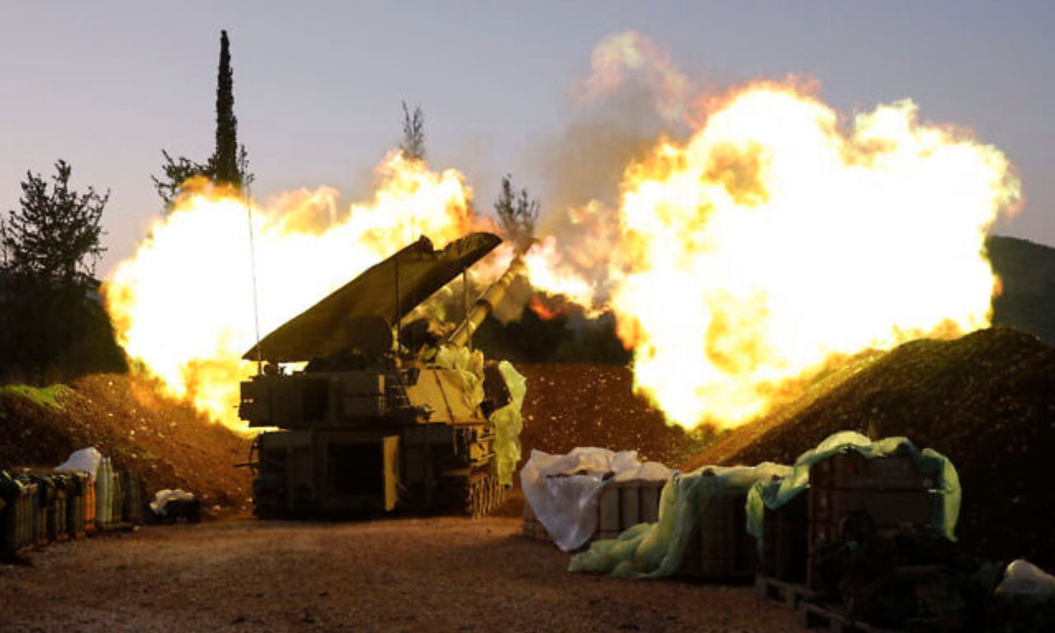 نيران المدفعية الإسرائيلية تقصف مواقع داخل لبنان 24 من كانون الأول 2023 (تايمز أوف إسرائيل)