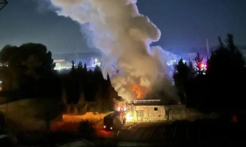 آثار القصف الاسرائيلي على منطقة السيدة زينب بريف دمشق- 2 كانون الأول 2023 (إذاعة حوران)