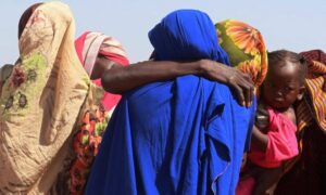 نساء من ولاية غرب دارفور في السودان يبكين بعد تلقي أخبار عن أقاربهم المفقودين_ 7 من تشرين الثاني 2023 (reuters)