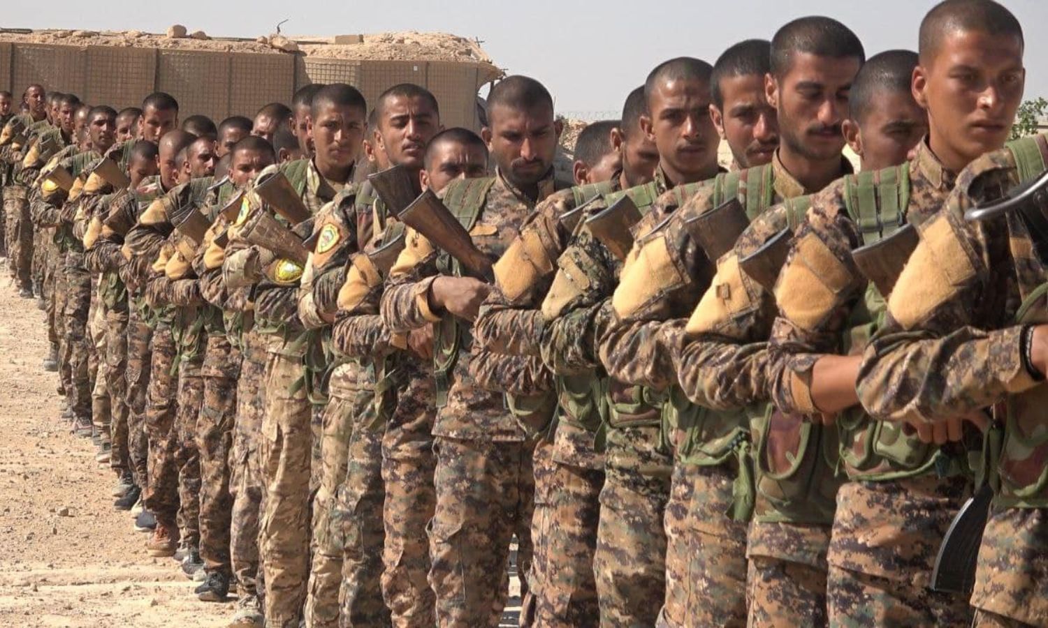 تدريبات عسكرية لمقاتلين في "قسد" بمحافظة الرقة شمالي سوريا- 17 من حزيران 2022 (SDF)