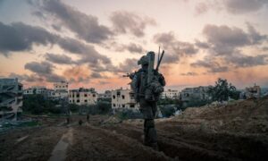 جندي إسرائيلي يقاتل في قطاع غزة- 16 من كانون الثاني 2024 (الجيش الإسرائيلي/ إكس)