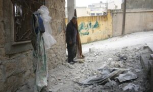 جانب من الأضرار التي خلفها قصف صاروخي لقوات النظام السةري على مدينة أريحا، جنوبي إدلب- 22 من كانون الثاني 2024 (الدفاع المدني السوري)