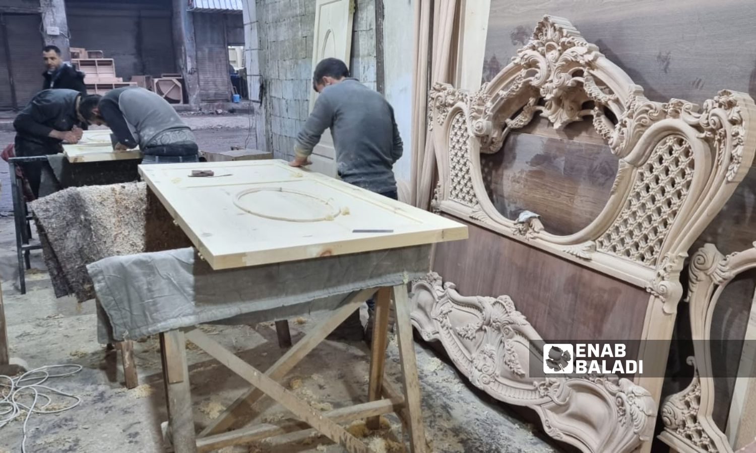 "موبيليا" مصرية داخل ورشة في إدلب – 16 من كانون الثاني 2024 (عنب بلدي/ أنس الخولي)