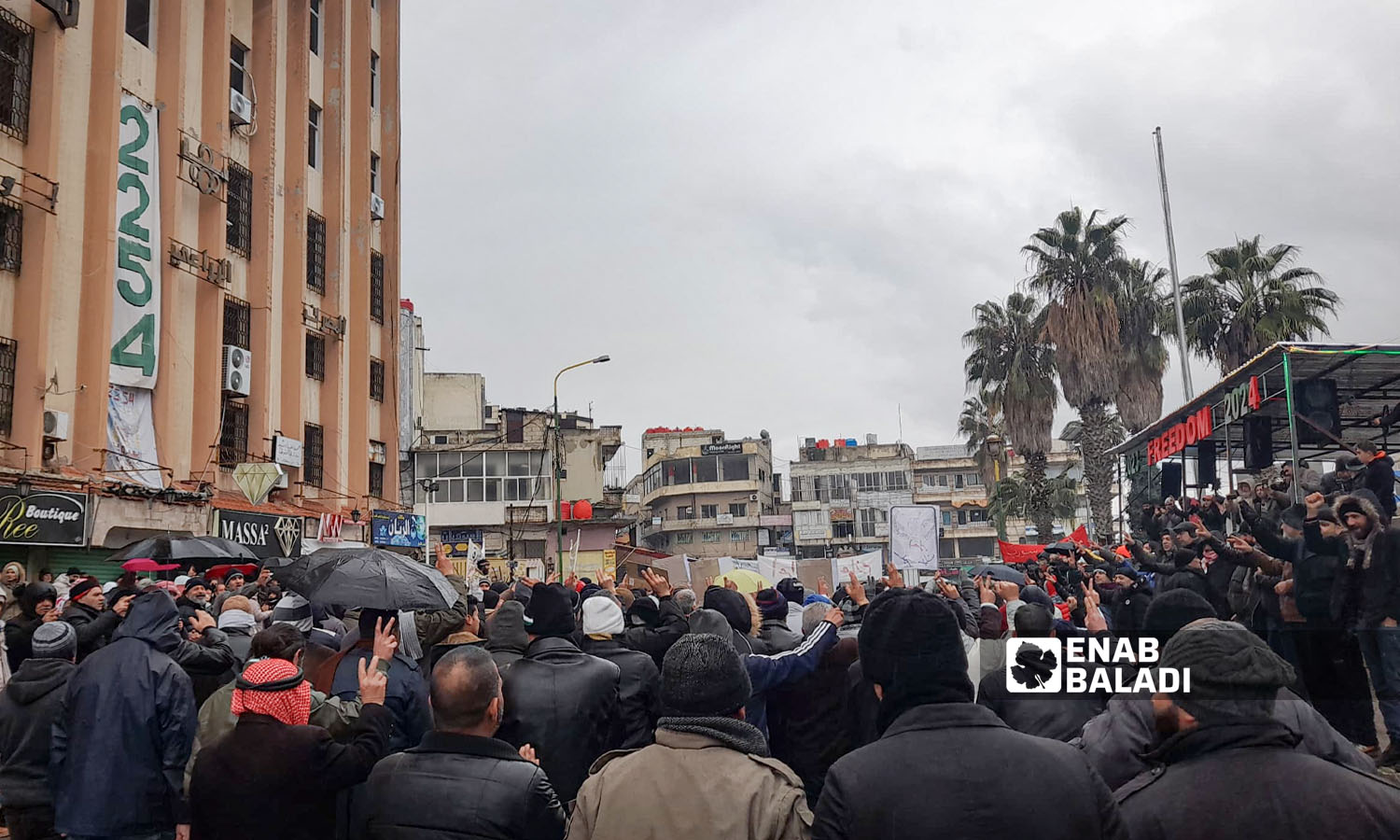 استمرار الاحتجاجات في ساحة الكرامة بمركز محافظة السويداء للمطالبة بالتغيير السياسي في سوريا- 26 من كانون الثاني 2024 (عنب بلدي)