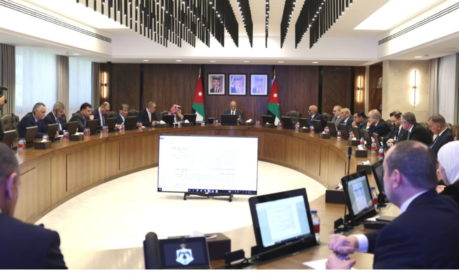 اجتماع مجلس الوزراء الأردني- 7 كانون الأول 2023 (تويتر/الحساب الرسمي لرئاسة الوزراء في المملكة الأردنية الهاشمية)