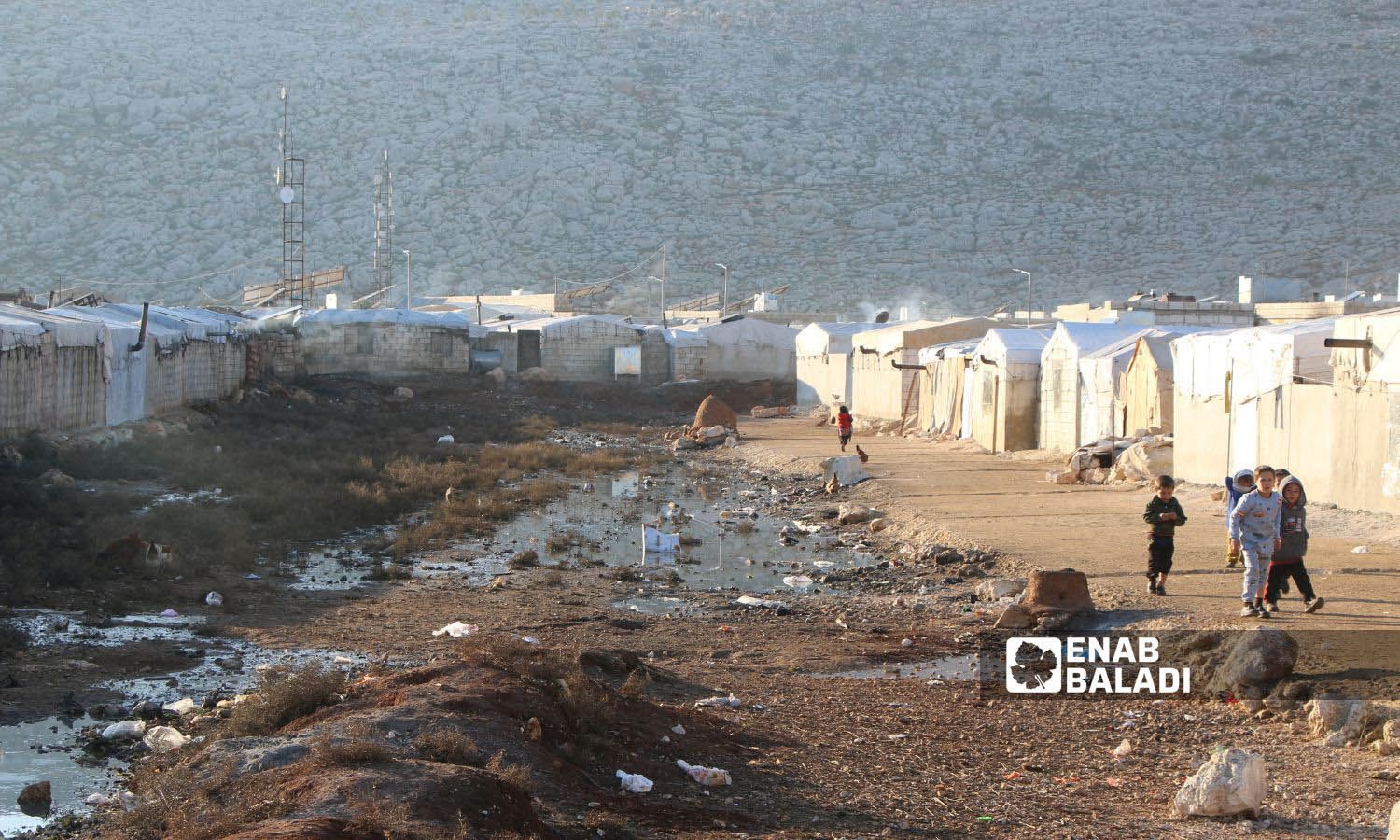سكان مخيم الطيب في كفر دريان يشكون عدم وجود صرف صحي خاص بالمخيم- 31 كانون الثاني 2023 (عنب بلدي/ إياد عبد الجواد)