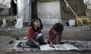 أطفال سوريون في مخيم للاجئين كوركوسك - 20 تشرين الثاني 2018 (منظمة الأمم المتحدة)
