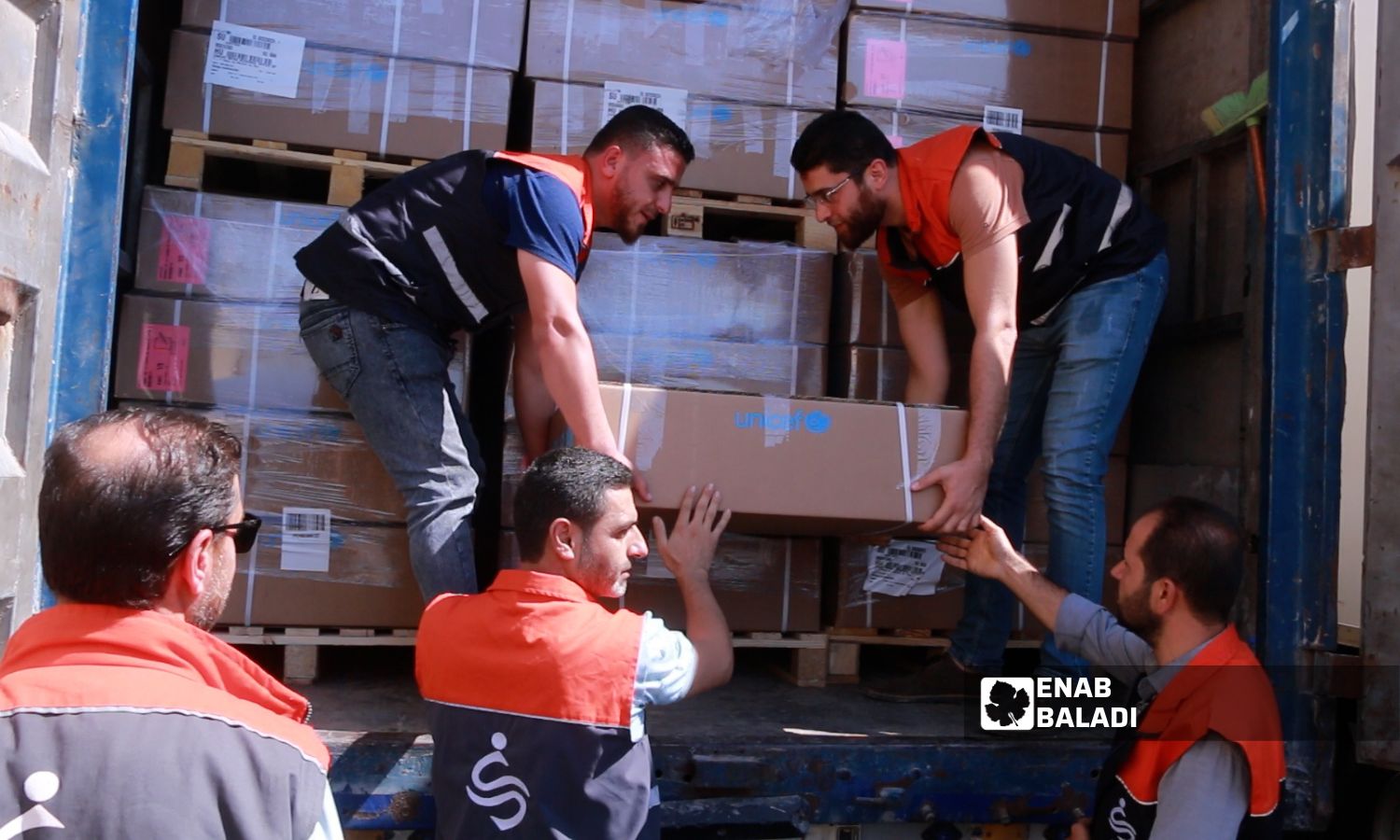مساعدات مرسلة من منظمة "يونيسف" إلى شمال غربي سوريا في معبر "باب الهوى"- 19 أيلول 2023 (عنب بلدي/ أنس الخولي)