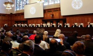قضاة محكمة العدل الدولية يحكمون باتخاذ إجراءات طارئة ضد إسرائيل على خلفية دعوى جنوب إفريقيا- 26 من كانون الثاني 2024 (رويترز)