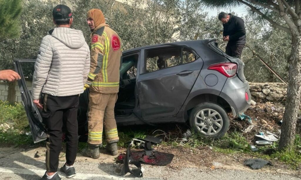 السيارة التي استهدفتها القوات الإسرائيلية في منطقة بنت جبيل جنوبي لبنان 12 شباط 2024 (النهار)